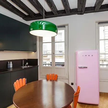 A Decorated And Comfortable Love Nest In * Париж