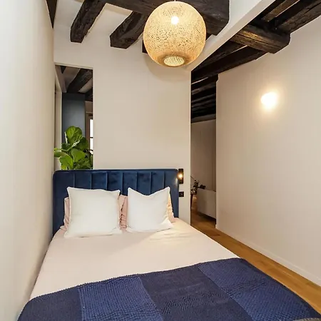 Апартаменты A Decorated And Comfortable Love Nest In *