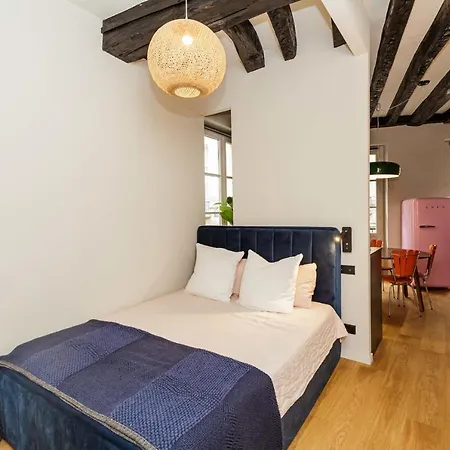 A Decorated And Comfortable Love Nest In Апартаменты