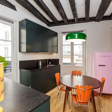 A Decorated And Comfortable Love Nest In * Paris