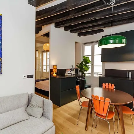 Апартаменты A Decorated And Comfortable Love Nest In *